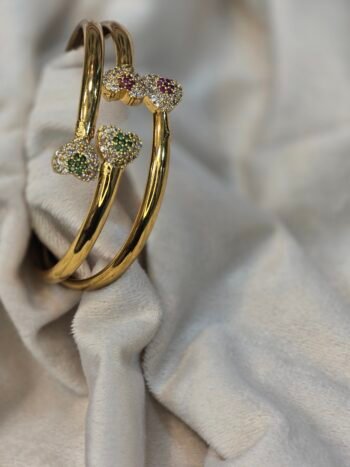 Hearted Open hinge Bracelet